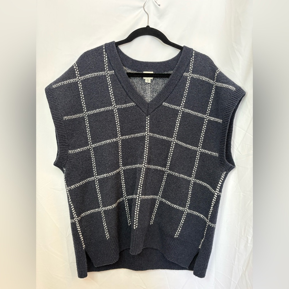 A New Day Navy and White Knit Vest